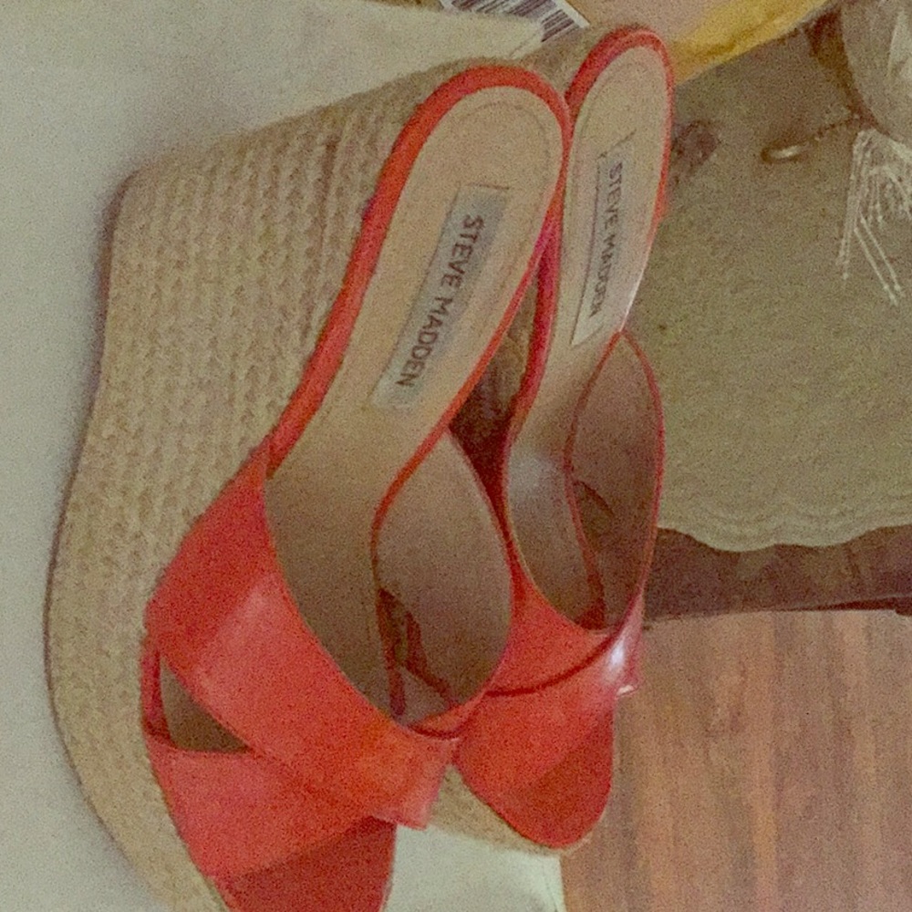 Steve Madden size 8 red platform espadrilles.